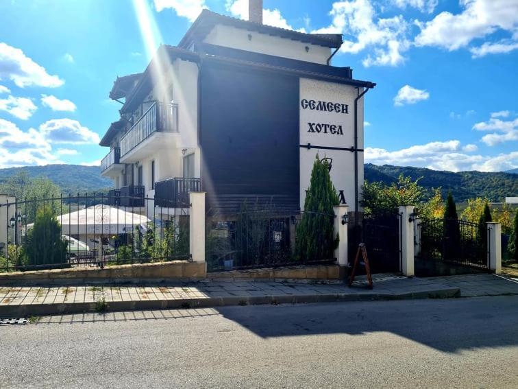 Family Hotel Bela Tryavna Exterior photo