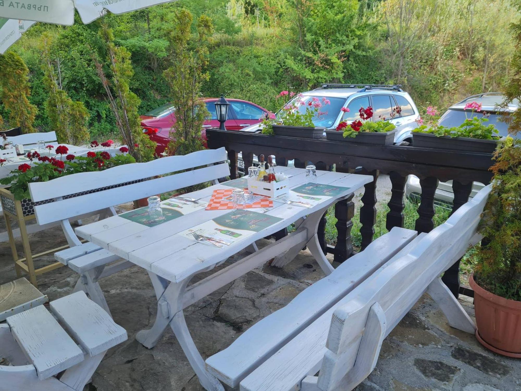 Family Hotel Bela Tryavna Exterior photo